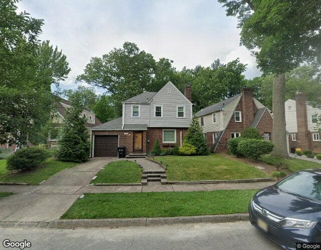 1125 W Laurelton Pkwy